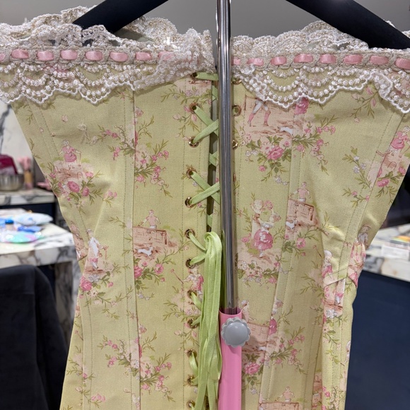 Corset - Picture 2 of 2